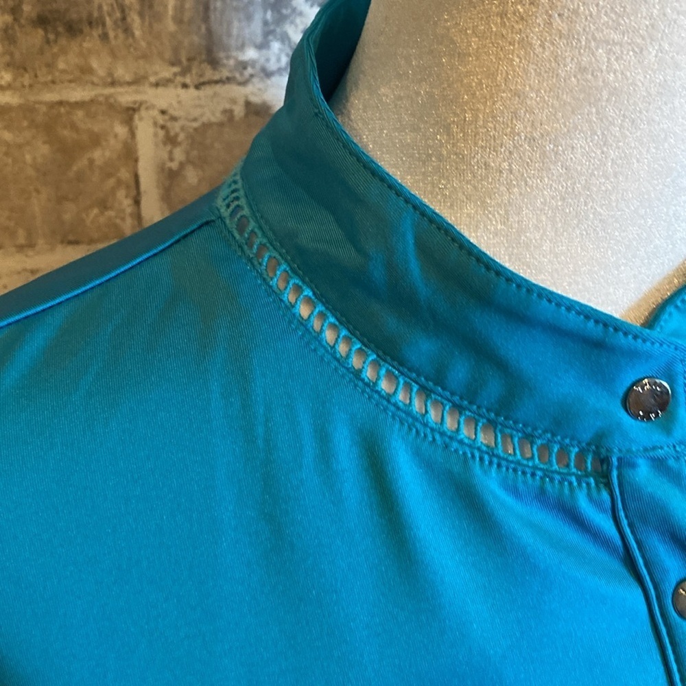 Tail sport top. Sz L. Beautiful blue w/snaps. Perfect for tennis or golf! - Picture 5 of 13